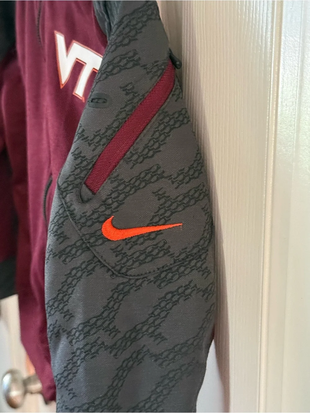 Nike Virginia Tech Hokies Dri-FIT Youth S Full Zip Jacket VT Maroon Gray